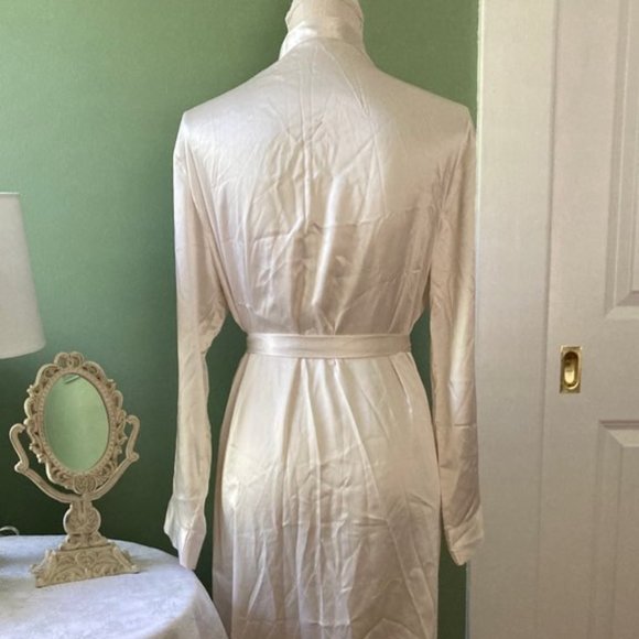 Victoria's Secret Vintage Full Length Robe - Picture 6 of 9